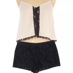 Lace trimmed crop top & lace detail shorts